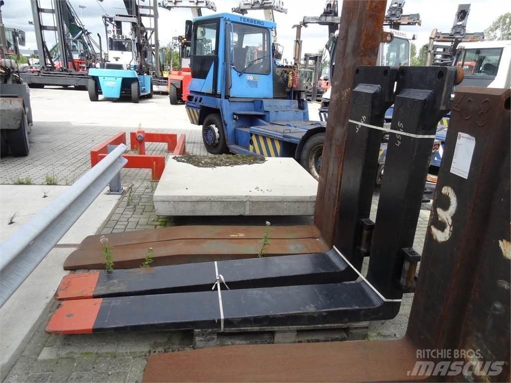 Kalmar DCG330-12 Dieselové vozíky