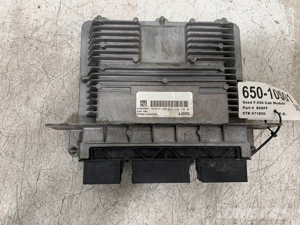 Ford F-550 Kabíny a interiér