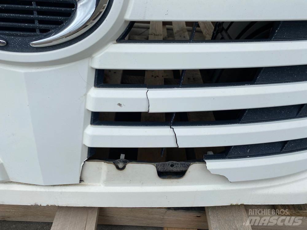 Hino 238 Kabíny a interiér