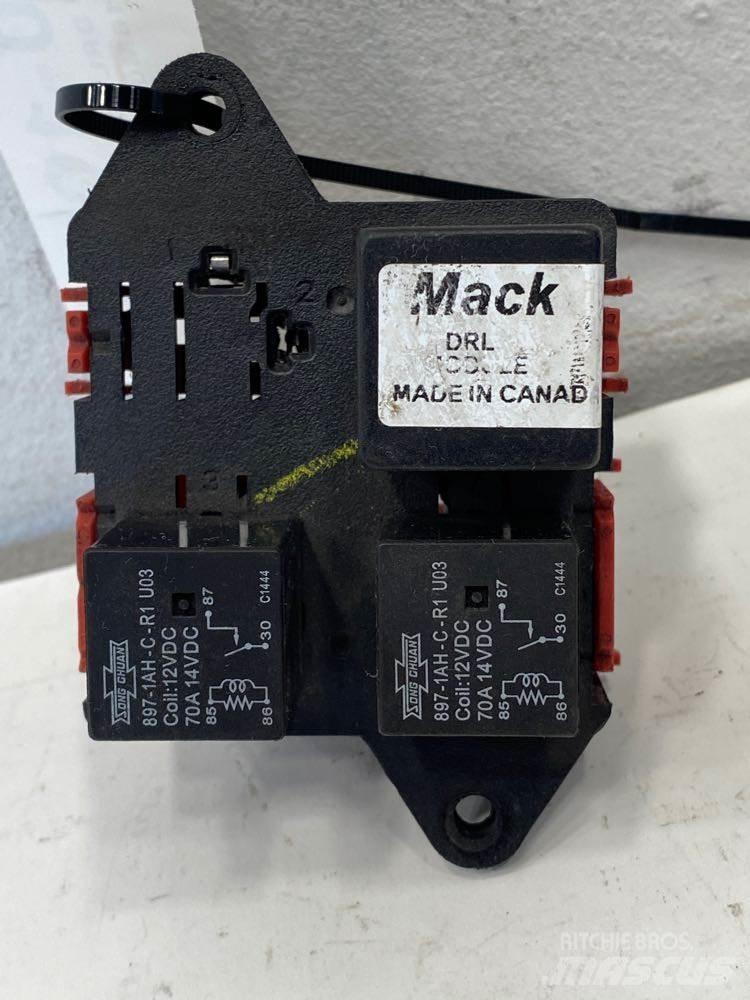Mack GU Kabíny a interiér