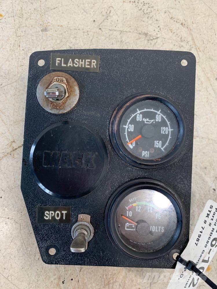 Mack RD680 Elektronika