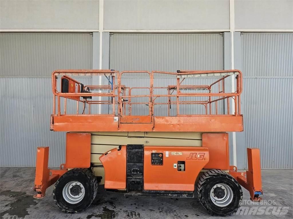 JLG 4394RT Nožnicové zdvíhacie plošiny