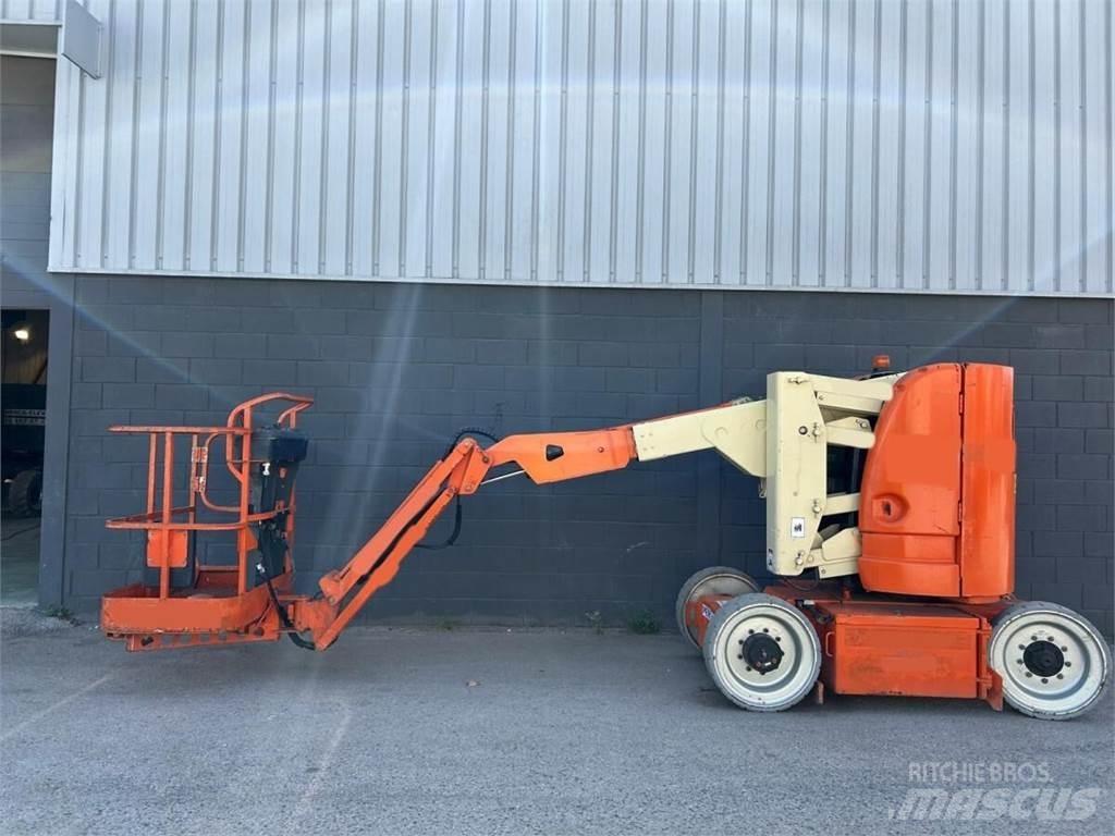 JLG E300AJ Kĺbové plošiny