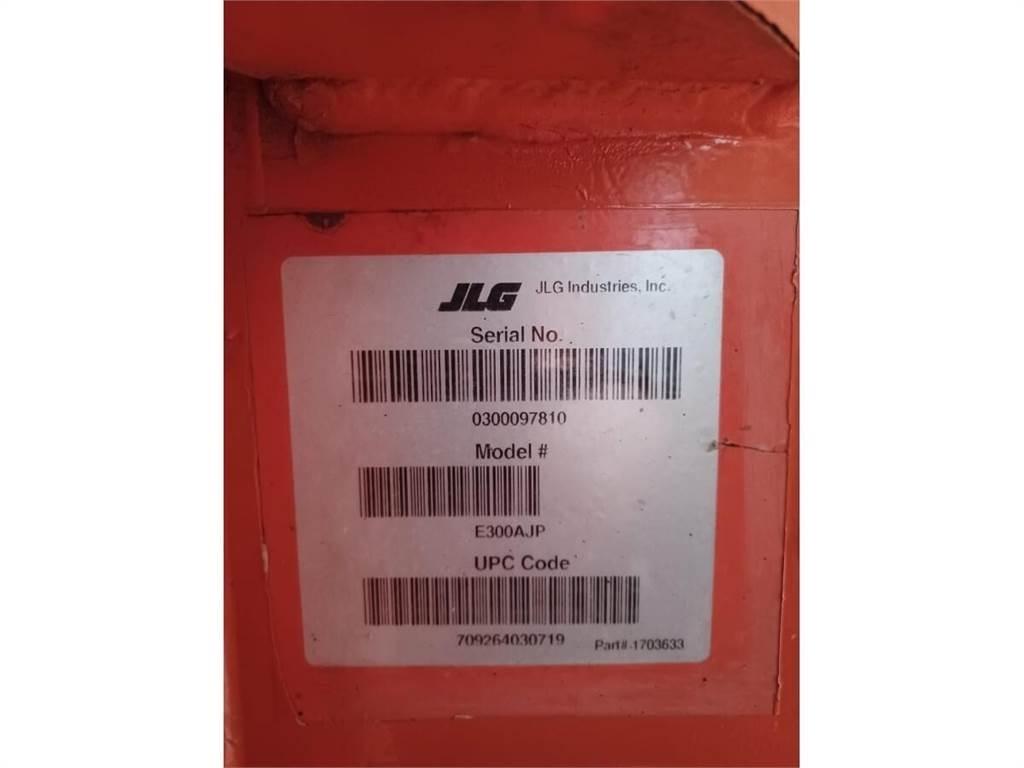 JLG E300AJP Kĺbové plošiny