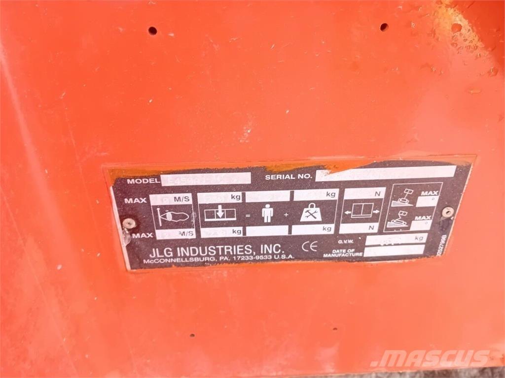 JLG E450AJ Kĺbové plošiny