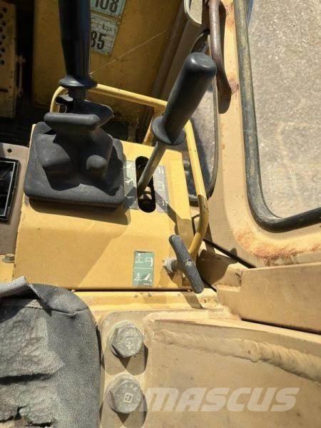 CAT 963 Pásové nakladače