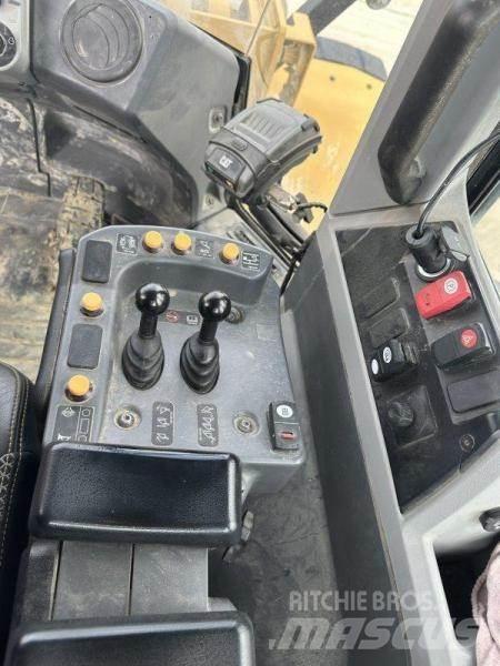 CAT 966M XE Kolesové nakladače