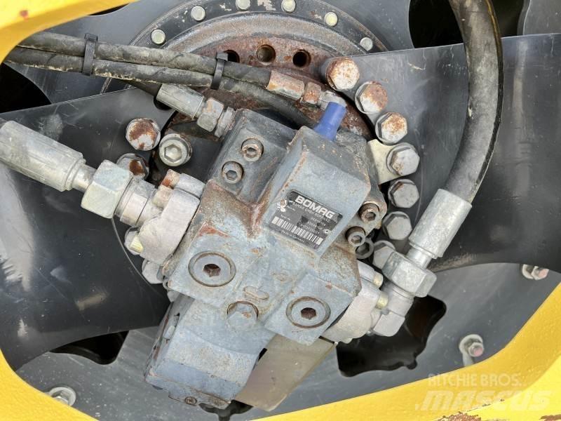 Bomag BW 213 PDH-5 Ťahačové valce