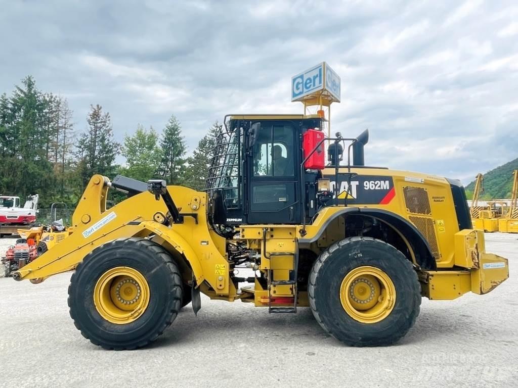 CAT 962M Kolesové nakladače