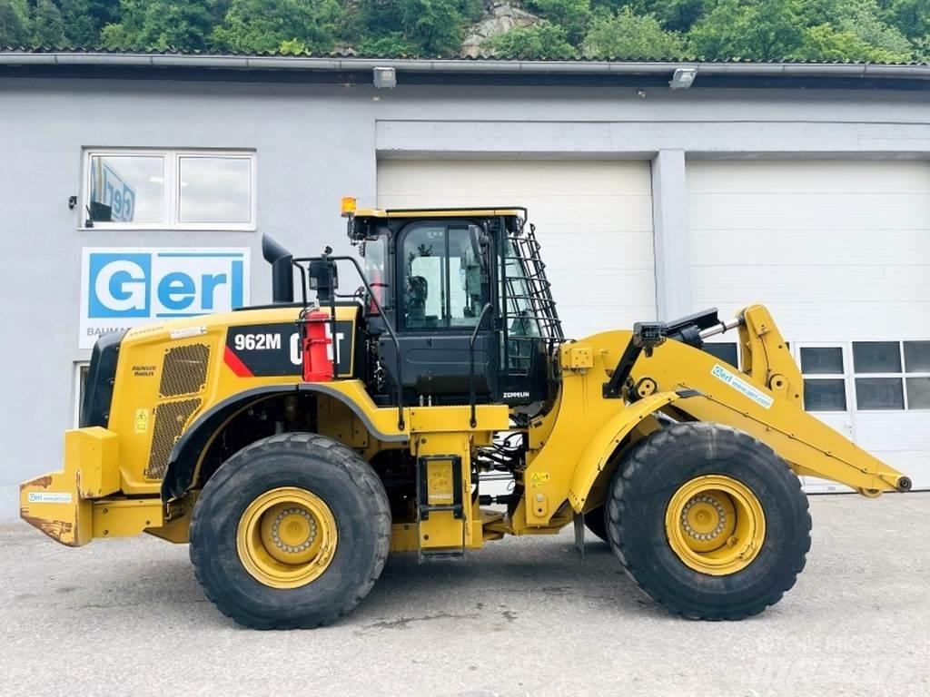CAT 962M Kolesové nakladače