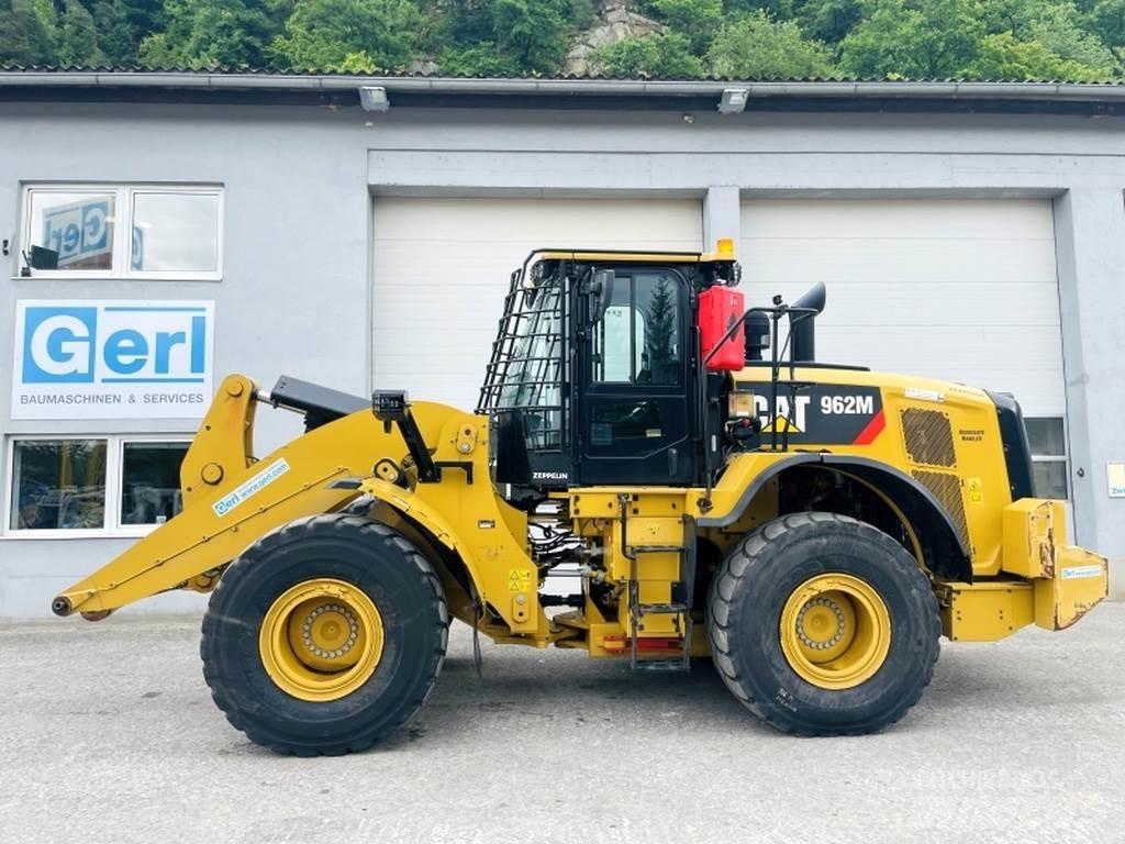 CAT 962M Kolesové nakladače