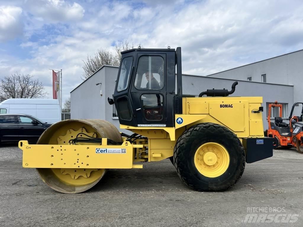 JCB Vibromax W 1402 D Ťahačové valce