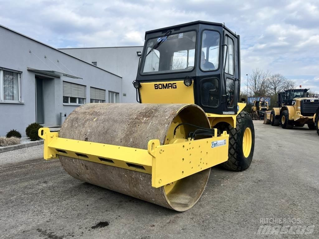 JCB Vibromax W 1402 D Ťahačové valce