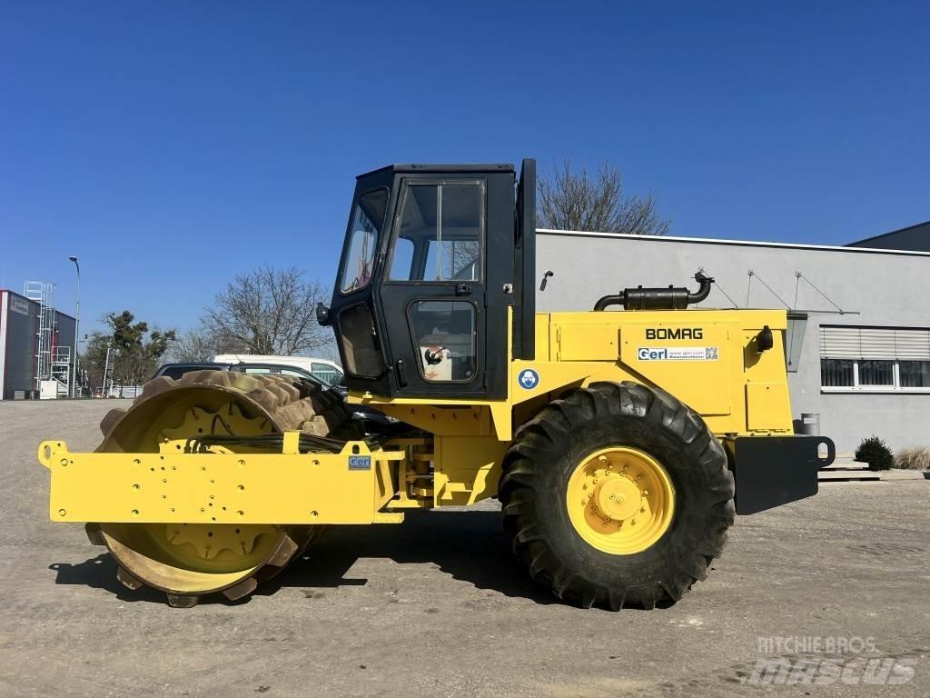 JCB Vibromax W 1402 PD Ťahačové valce
