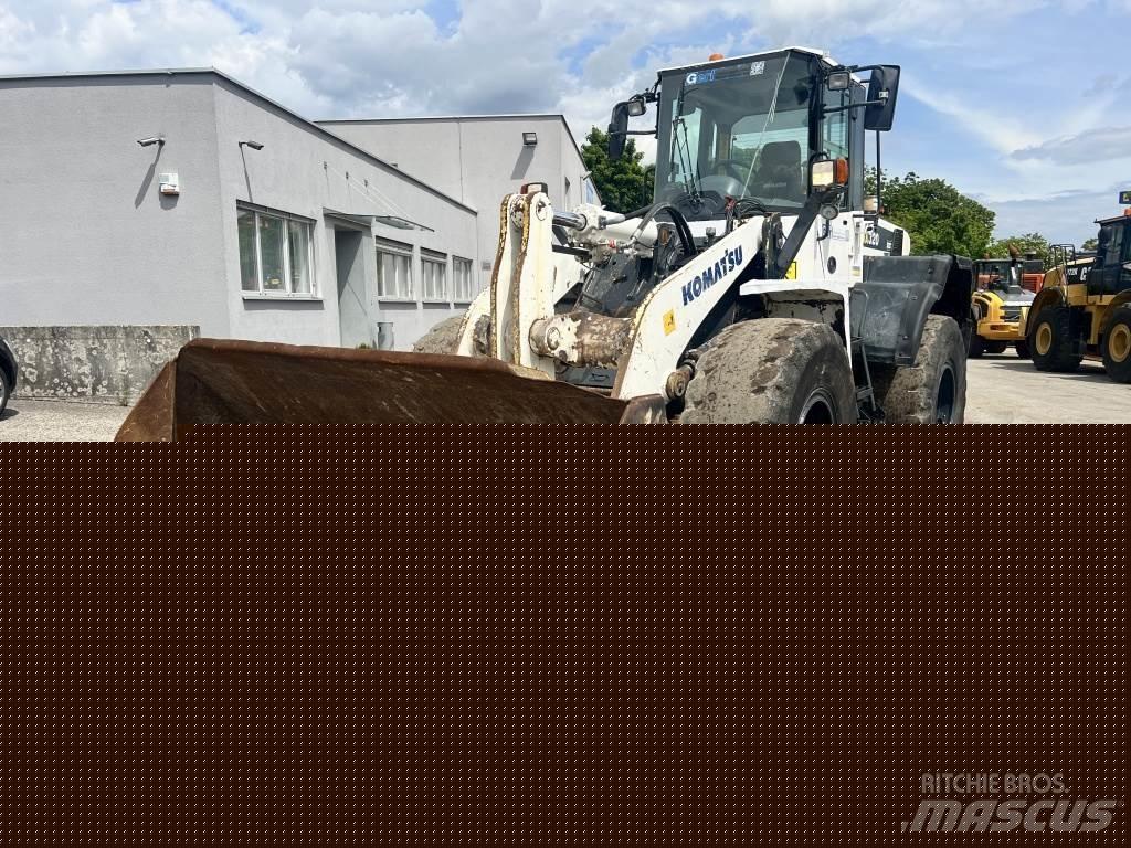 Komatsu WA 320-6 Kolesové nakladače