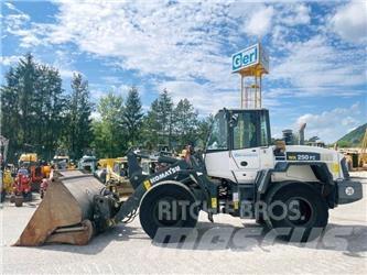 Komatsu WA250PZ-6 Kolesové nakladače