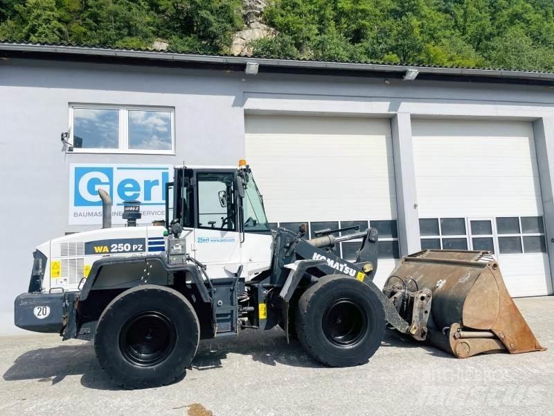 Komatsu WA250PZ-6 Kolesové nakladače