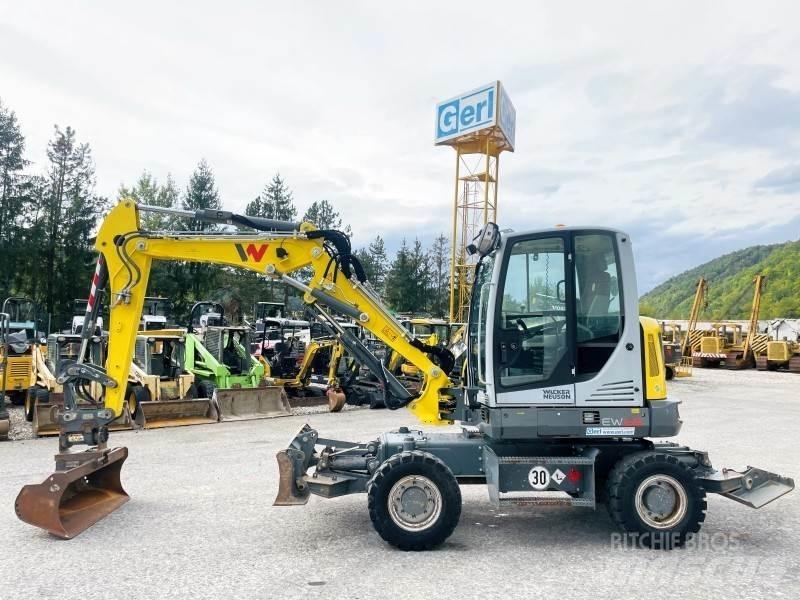 Neuson EW65 Kolesové rýpadlá