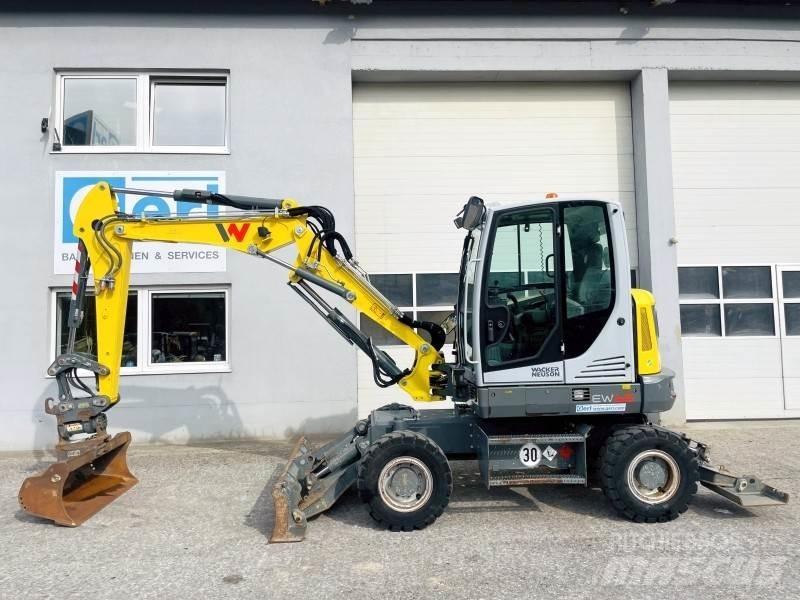 Neuson EW65 Kolesové rýpadlá