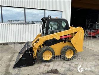 CAT 236D Mininakladače