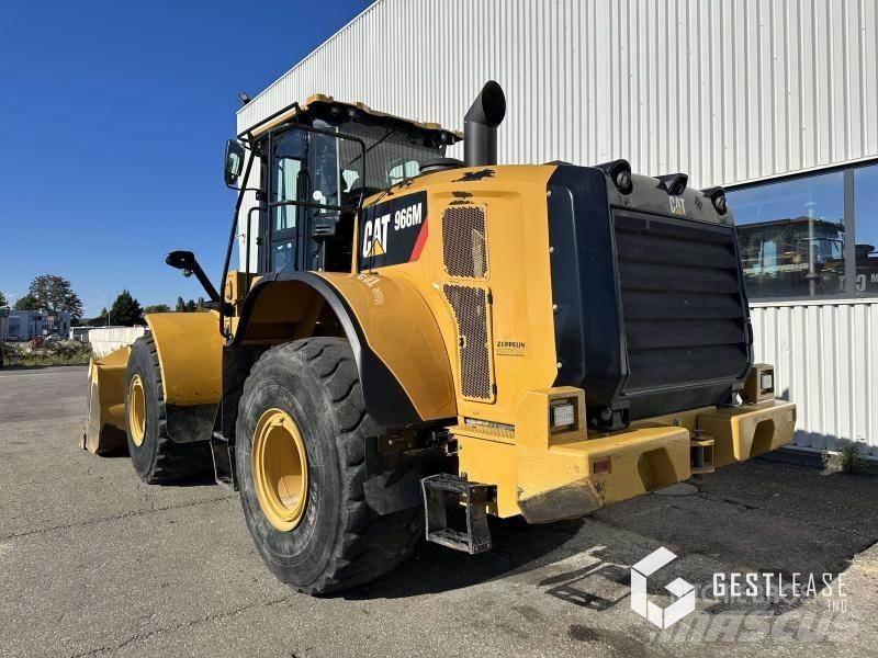 CAT 966M Kolesové nakladače