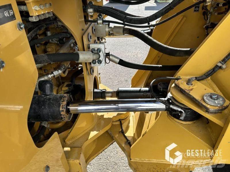 CAT 966M Kolesové nakladače