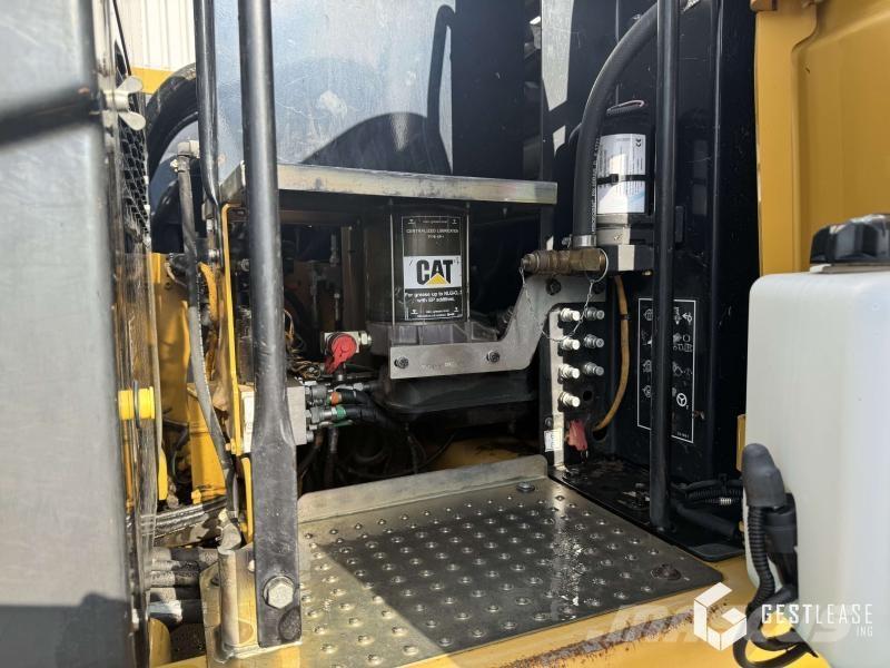 CAT M313D Kolesové rýpadlá