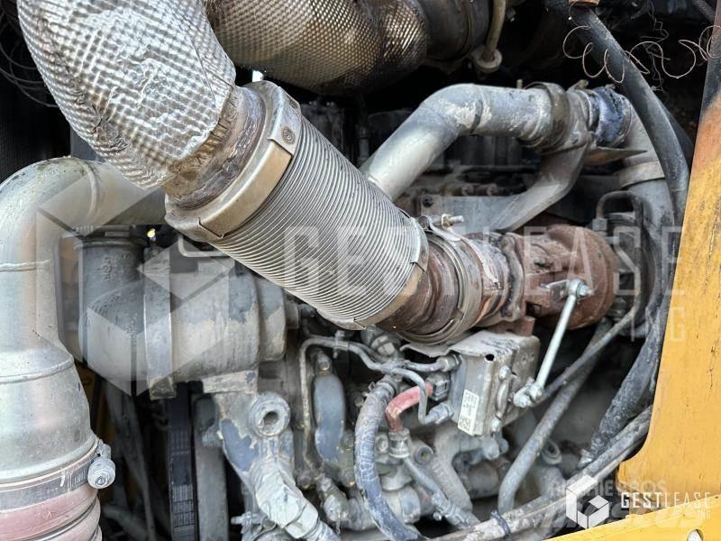 Liebherr LR636 Pásové nakladače