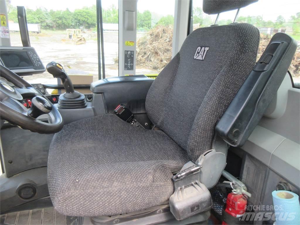 CAT 938M Kolesové nakladače