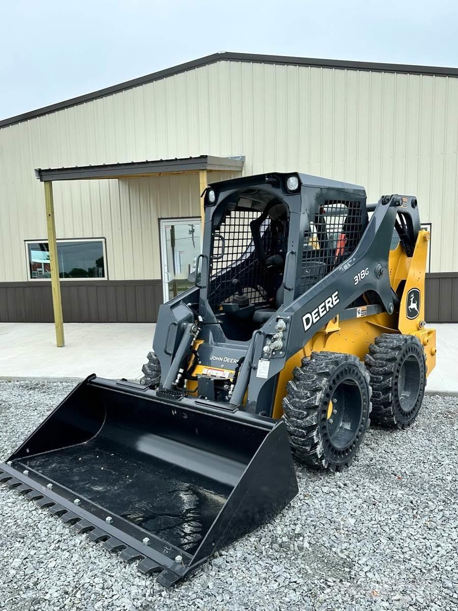 John Deere 318G Šmykom riadené nakladače