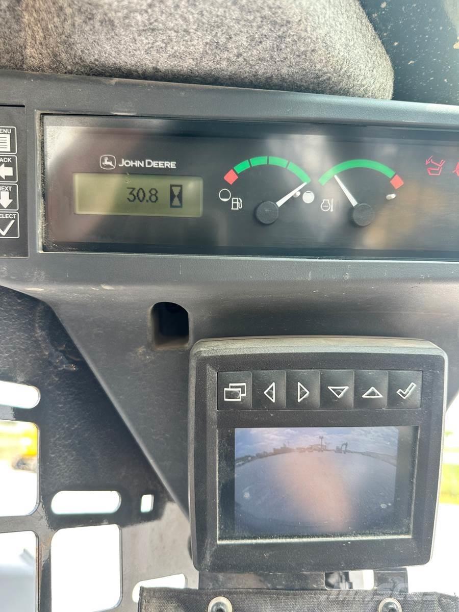 John Deere 318G Šmykom riadené nakladače