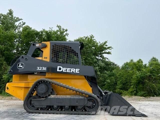 John Deere 323E Šmykom riadené nakladače