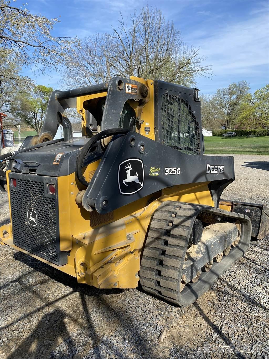 John Deere 325G Šmykom riadené nakladače