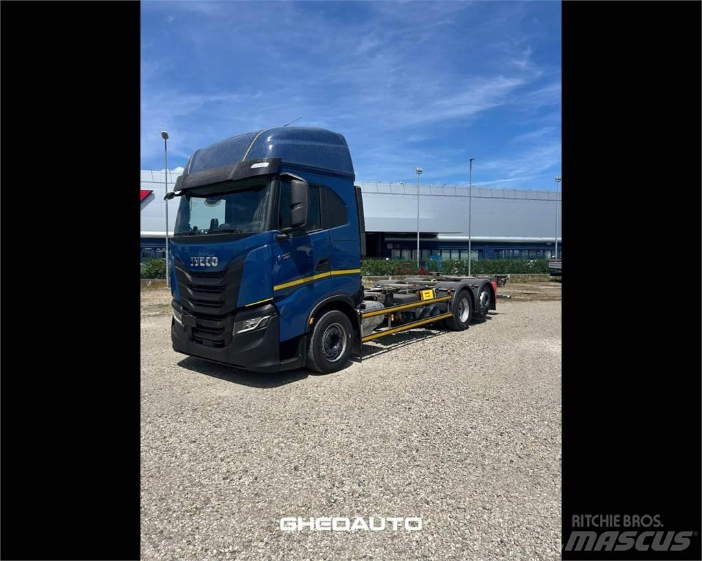Iveco AS260S48S Skriňová nadstavba