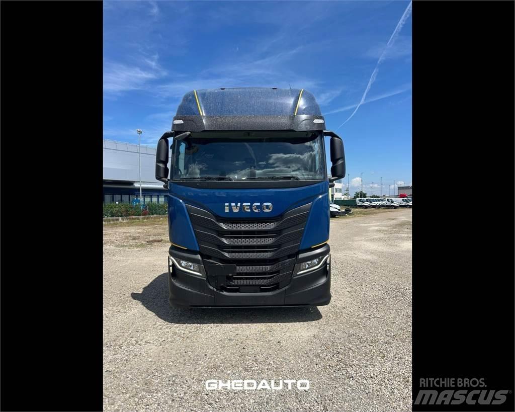 Iveco AS260S48S Skriňová nadstavba