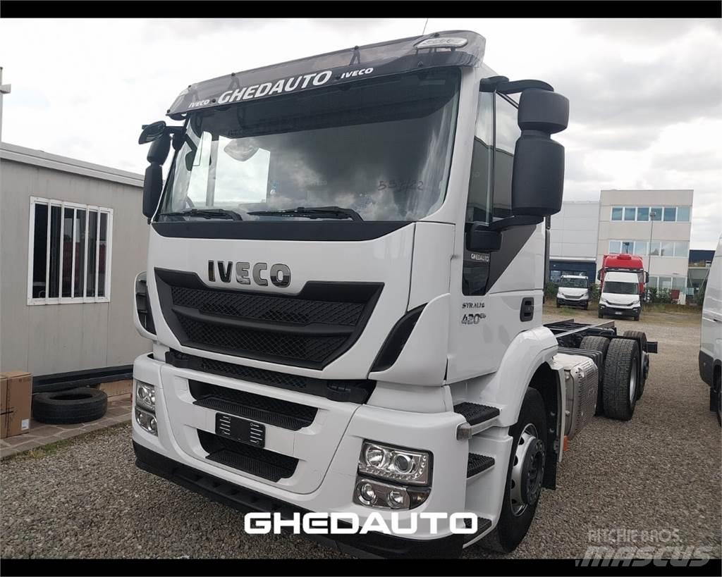 Iveco AT260S40Y/PS Skriňová nadstavba