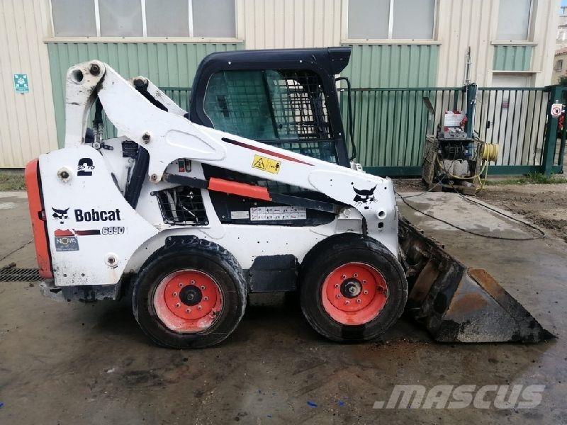 Bobcat S590 Kolesové nakladače