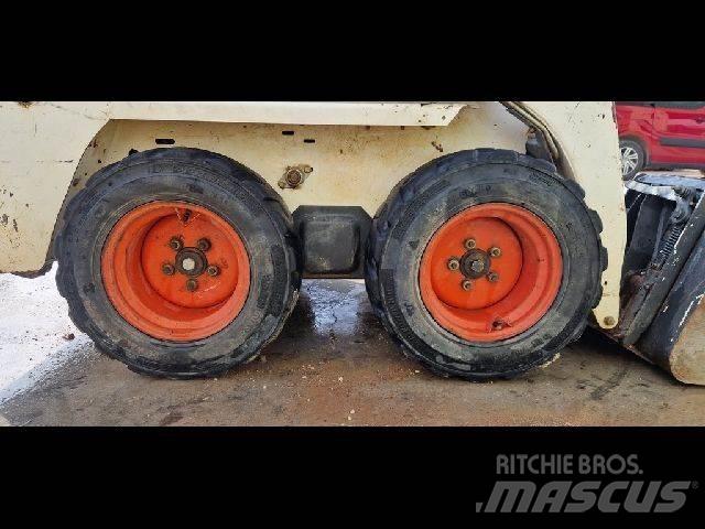 Bobcat S70 Kolesové nakladače
