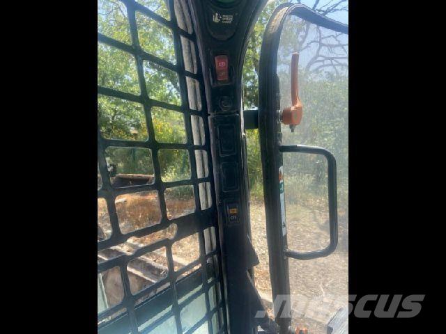 Bobcat T770 Kolesové nakladače