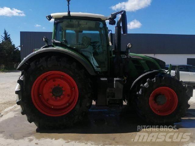 Fendt 718 VARIO Traktory