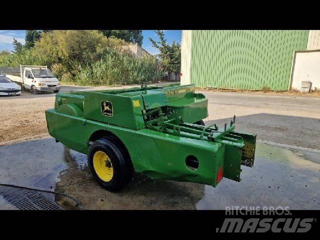 John Deere 359 Lisy na hranaté balíky