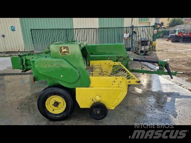 John Deere 359 Lisy na hranaté balíky