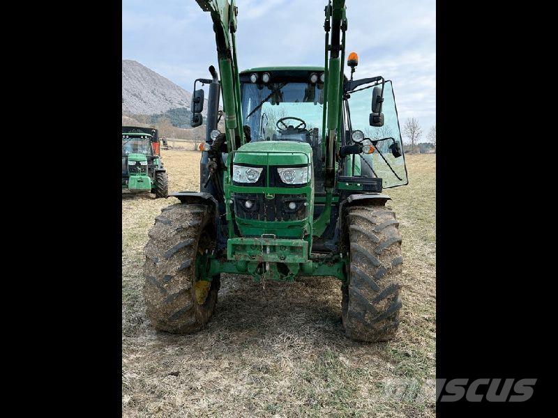 John Deere 6120M Traktory