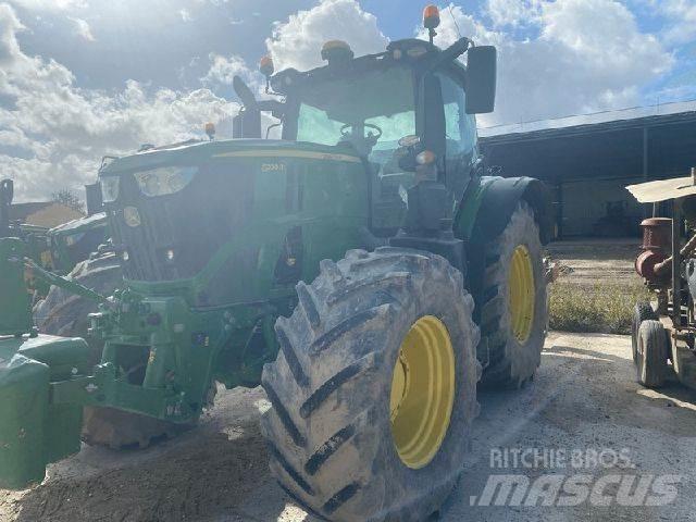 John Deere 6230R Traktory