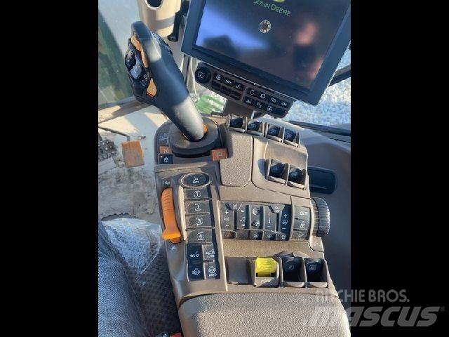John Deere 6R120 Traktory