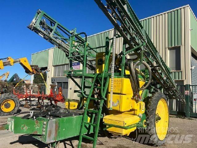 John Deere 824 SE Ťahané postrekovače