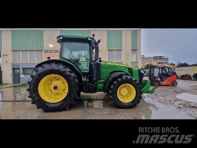 John Deere 8310R Traktory