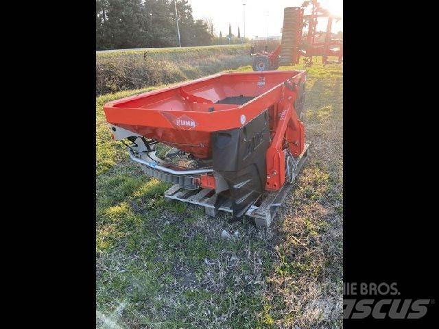 Kuhn AXIS 20.1W Rozmetadlá priemyselných hnojív