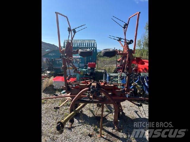 Kuhn GF5001MH Obracače a zhrabovače sena