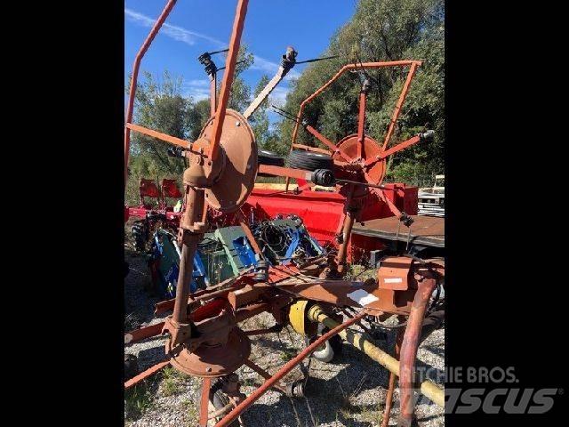 Kuhn GF5001MH Obracače a zhrabovače sena